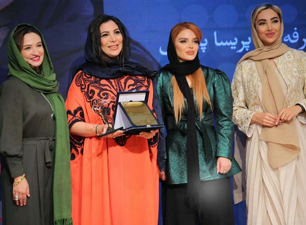 آموزشگاه کاشت ناخن با مدرک فنی حرفه ای در تهران